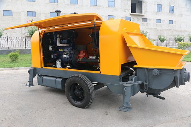 Mașină mică cu pompă de beton